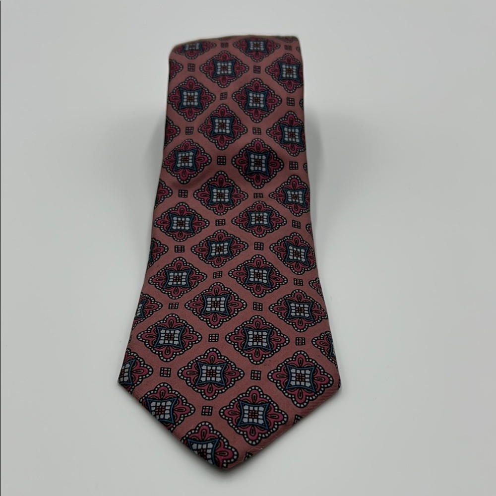 Vintage Vera 100% Silk Tie Geometric Medallion Pattern Pink Made in USA